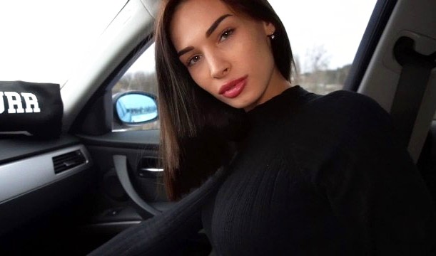 Russian fellow traveler settles with the driver with a savory blowjob in the car