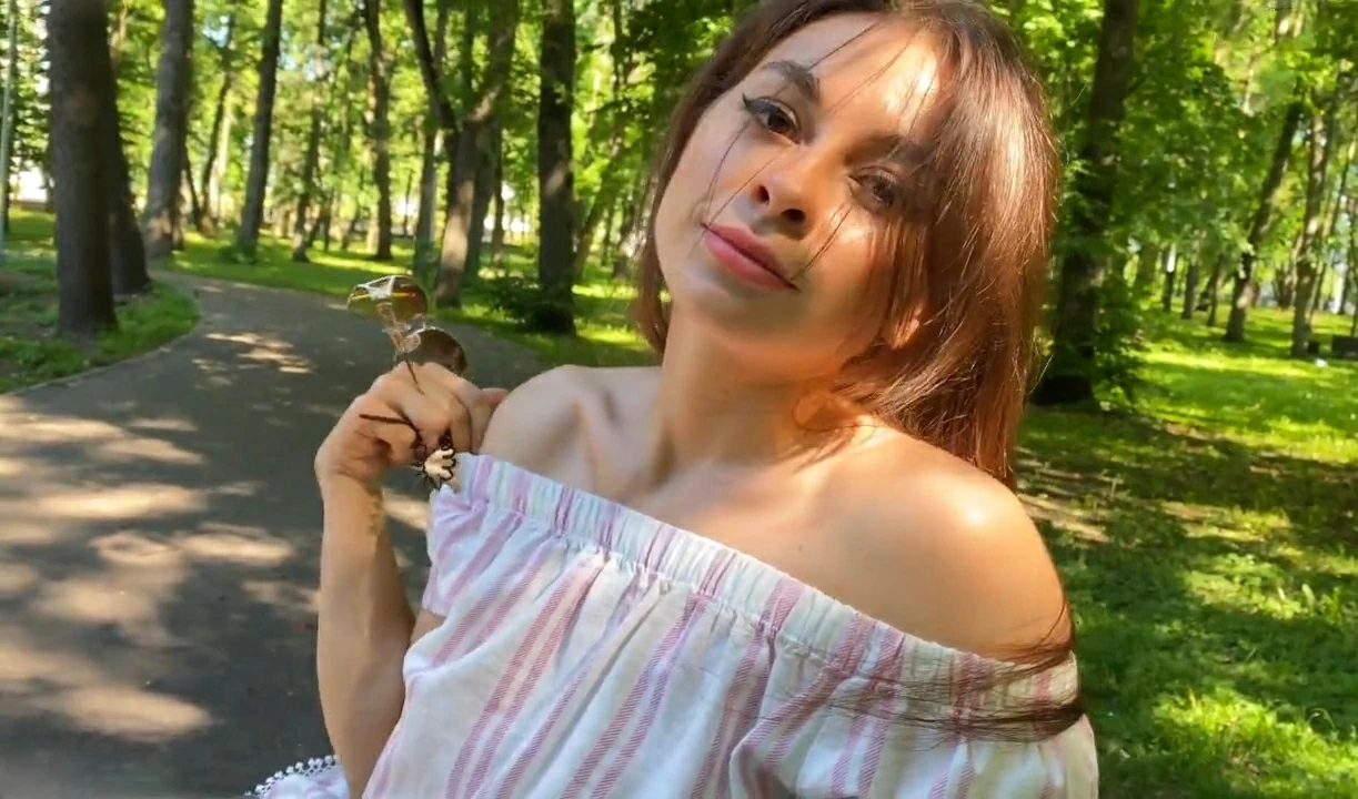 Arranged a date with a Russian woman in the park, but then had sex at home